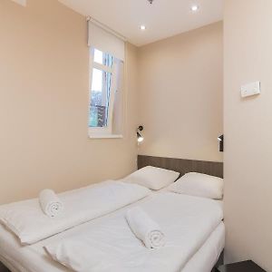 Kleine Kamer met een King Size Bed